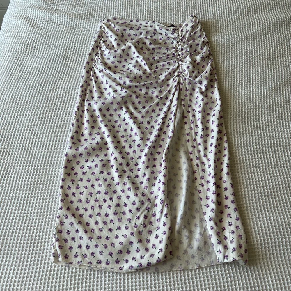 Floral skirt with slit